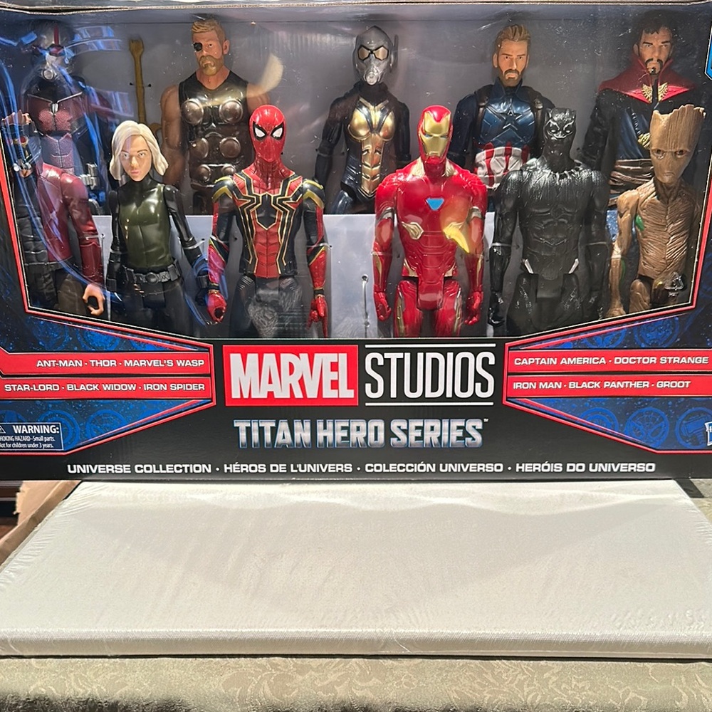 New in Box Hasbro Marvel Studios Titan Hero Series Universal Collection.